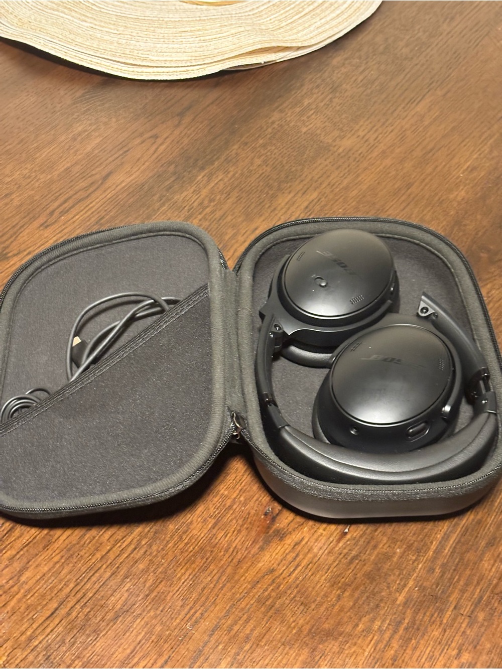 Bose Wireless noise cancellation Over-Ear Headphones in Black with Carry Case